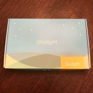 Brand new in box Skylight digital frame/Wi-Fi